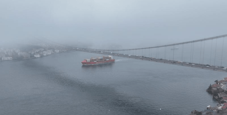 İstanbul Boğazı'nda gemi trafiği askıya alındı