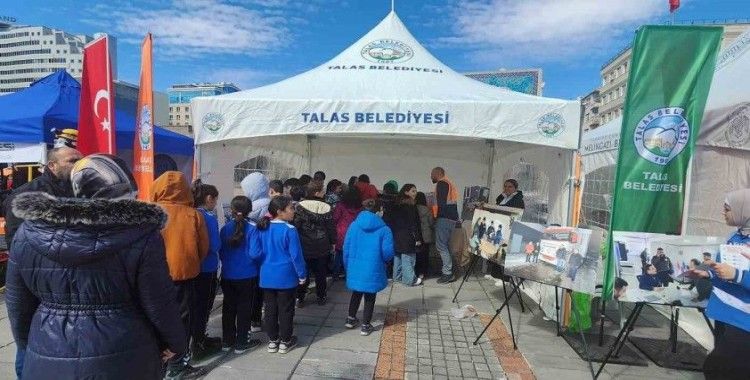 Talas Belediyesi’nden meydanda deprem standı
