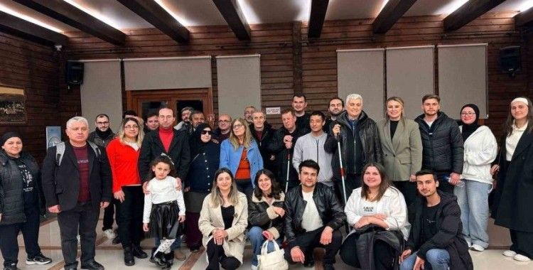 Görme engelli gençler ve üniversite öğrencileri iftarda buluştu
