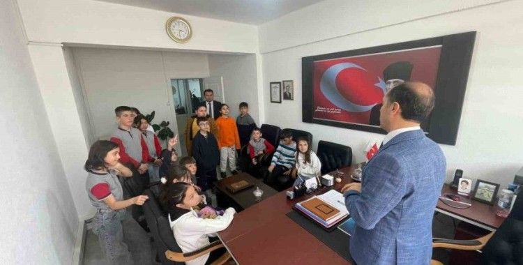 İlkokul öğrencileri Aile ve Sosyal Hizmetleri İl Müdürlüğünü ziyaret etti
