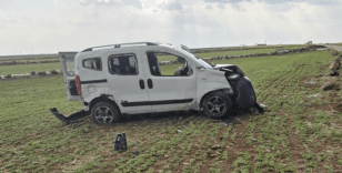Şanlıurfa'da devrilen hafif ticari araçta 1 kişi öldü, 2 kişi yaralandı