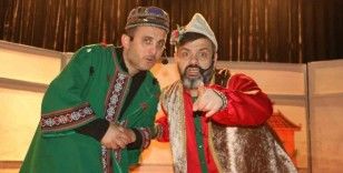Kavuklu ve Pişekar çocuklarla buluştu
