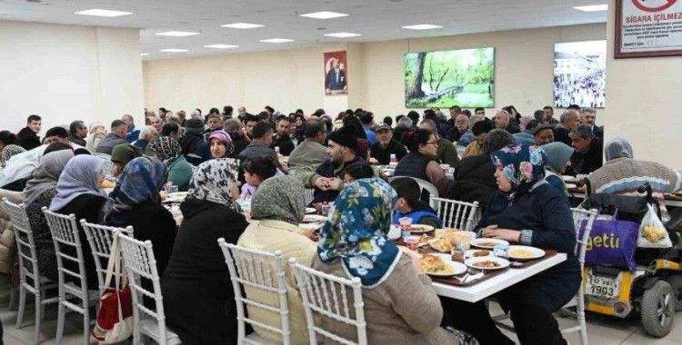 Karacabeyliler, aynı sofra etrafında buluştu
