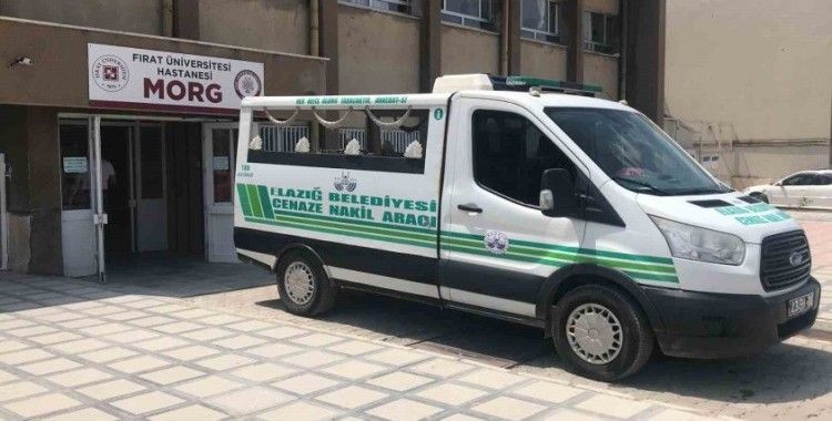 Camide namaz kılarken hayatını kaybetti
