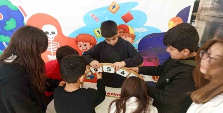 Bilgi Evi okul gibi faaliyet gösteriyor
