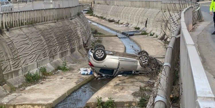 Pendik’te kontrolden çıkan araç dereye uçtu: 5 yaralı