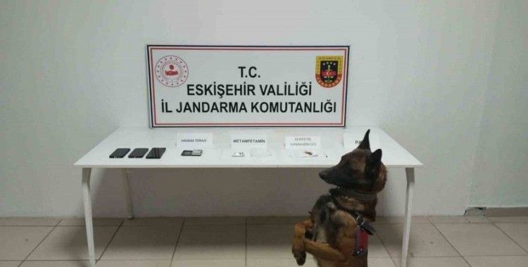 Uyuşturucu ticareti yapan 2 şüpheli yakalandı
