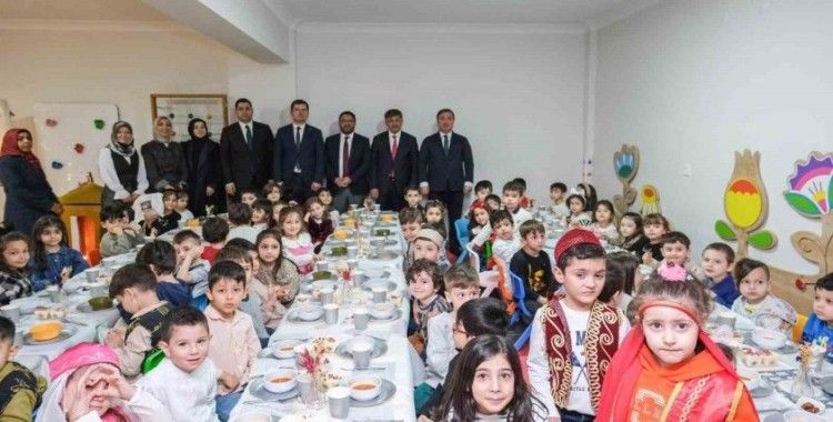 Vali Aydoğdu tekne orucu tutan miniklerle iftarda bir araya geldi
