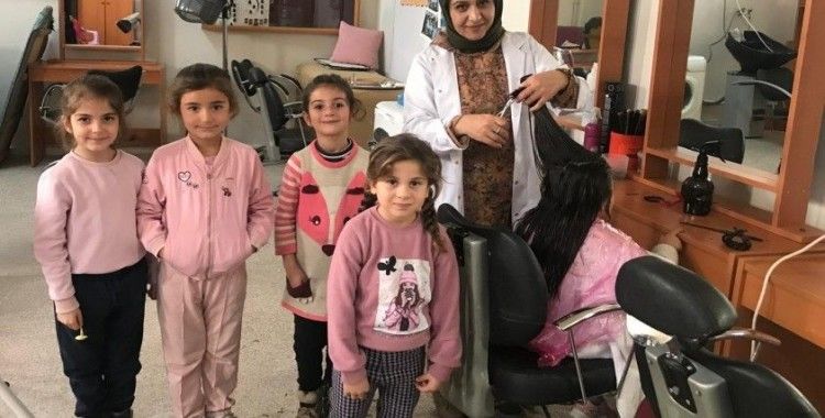 Samsat’ta kızların saç kesimleri ücretsiz yapılıyor
