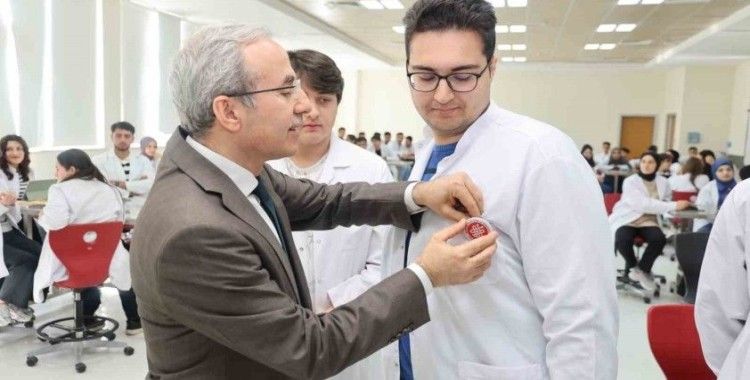 Rektör Demir, Tıp Bayramı’nda öğrencilerle buluştu
