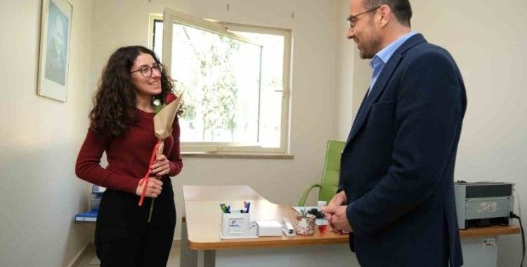 Orhaneli Belediye Başkanı Tayır sağlık çalışanlarını ziyaret etti
