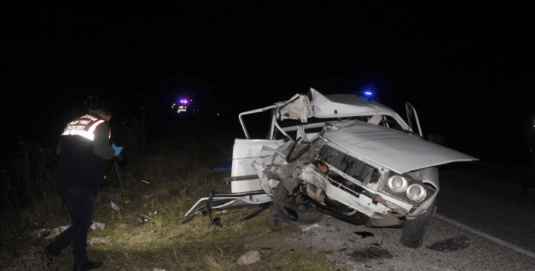 Manisa'da feci kaza: 1 ölü, 2'si ağır 3 yaralı