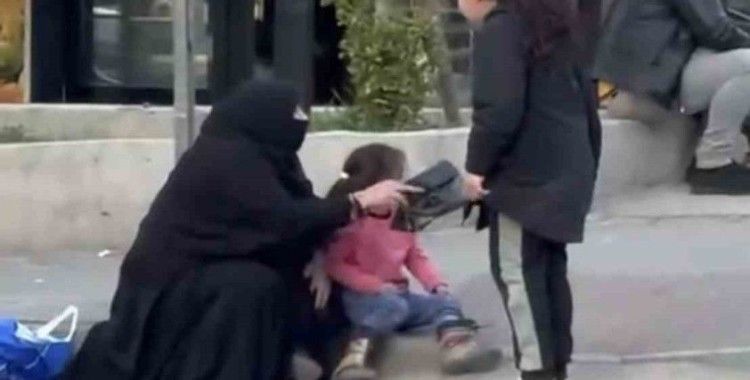 Bursa’da dilencilerin yer kavgası kamerada
