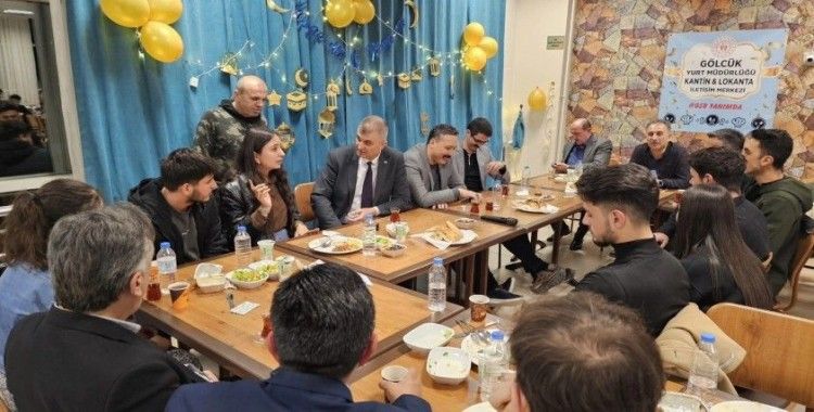 Başkan Sezer, üniversite öğrencileriyle iftarda buluştu
