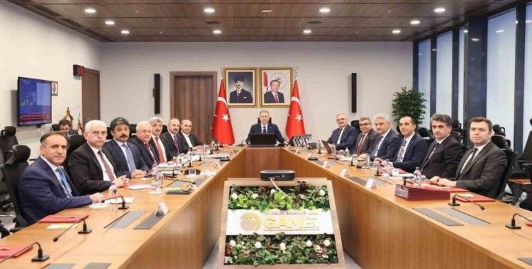 Bakan Yerlikaya sokak hayvanları ile ilgili video konferansa katıldı
