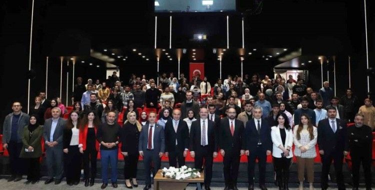 İletişim Fakültesinde "Bilişim çağında dezenformasyon" söyleşisi
