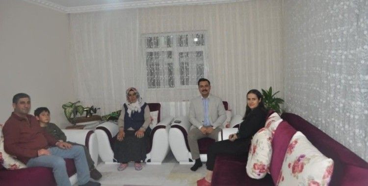 Akyaka Kaymakamı İsmail Demirtaş, iftarını şehit ailesiyle açtı
