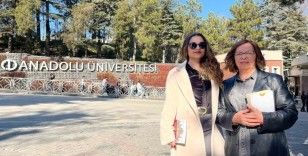 Üniversitede 40 yıl sonunda kızıyla birlikte öğrenci oldu
