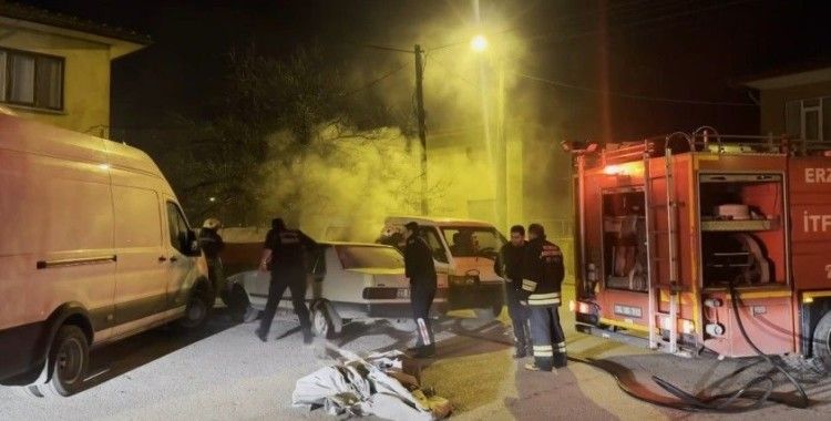 Erzincan’da Fiat Tofaş araç yandı
