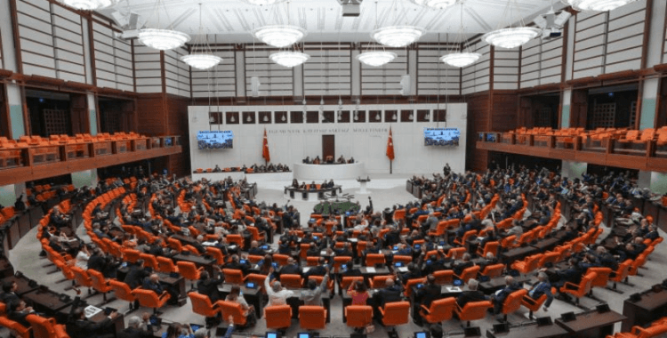 Emeklilerin bayram ikramiyesi Meclis'e geliyor