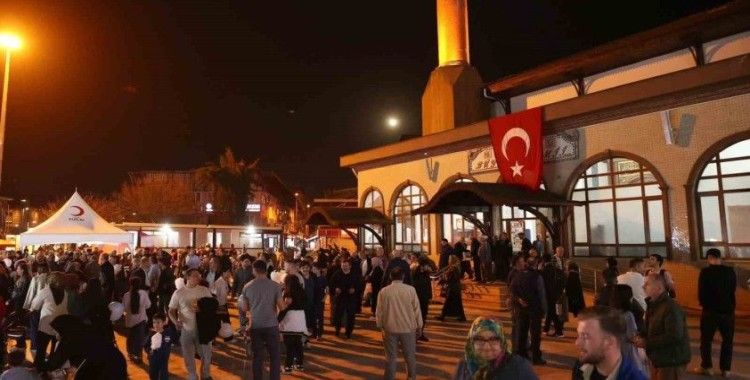 Düzce’de bal şerbeti ikram edildi
