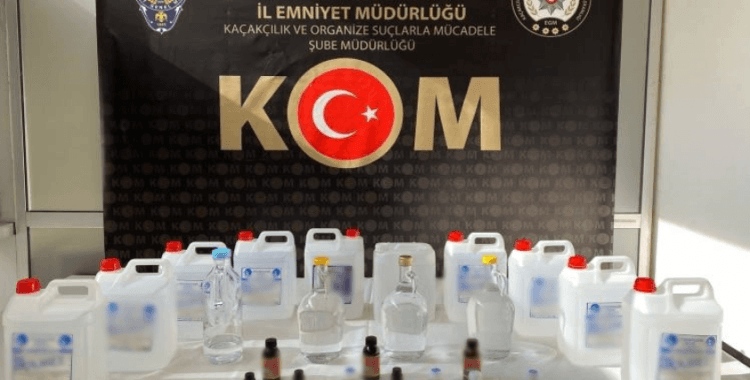 Kütahya'da kargodan 10 litre, iki evden 55 litre etil alkol ele geçirildi