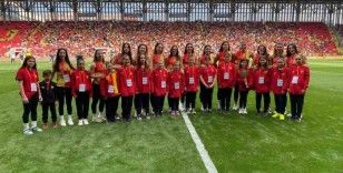 Göztepe Kadın Voleybol Takımı, yeşil sahada şampiyonluğu kutladı
