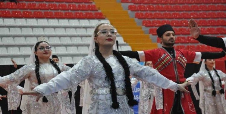 Kars’ta Kafkas rüzgarı: Kulüpler arası folklor yarışması yapıldı
