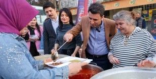 Karaköy’de vatandaşlarla bir araya geldi
