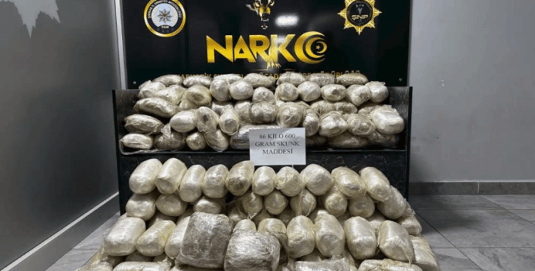 Şırnak'ta araçta 86,6 kilogram skunk ele geçirildi: 3 gözaltı