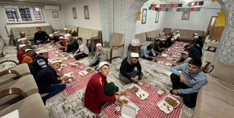 Hisarcık Kaymakamı Bahar, gençlerle iftarda buluştu
