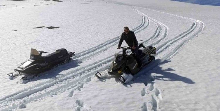 Güzel havaları fırsat bildiler kış ortasında Kadırga Yaylası ve obalarını kar motoru ile gezdiler
