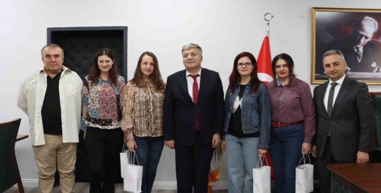 Romanyalı öğretmenler, Millî Eğitim Müdürü Bozkan’ı ziyaret etti
