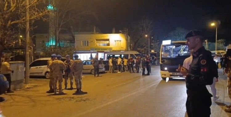 Bursa’da yol verme kavgasına mahalleli karıştı, ortalık meydan muharebesine döndü
