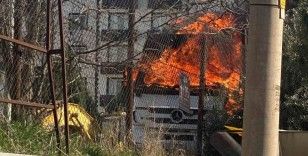 Park halindeki tır alev alev yandı
