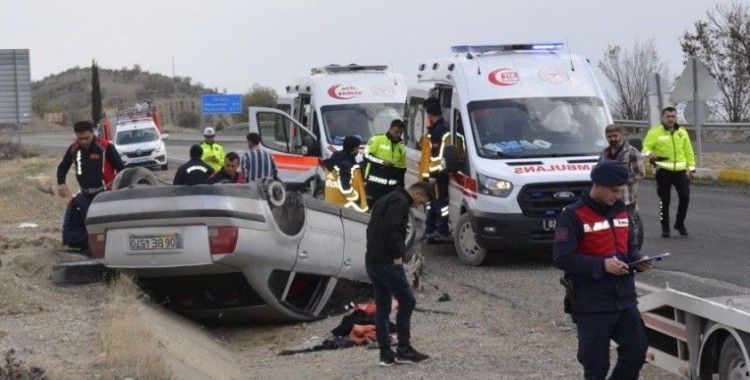 Adıyaman’da otomobil takla attı: 4 yaralı
