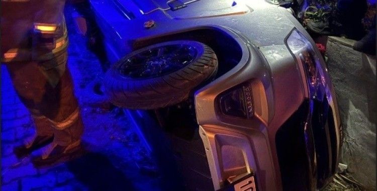 Yan yatan elektrikli otomobil sürücüsü yaralandı
