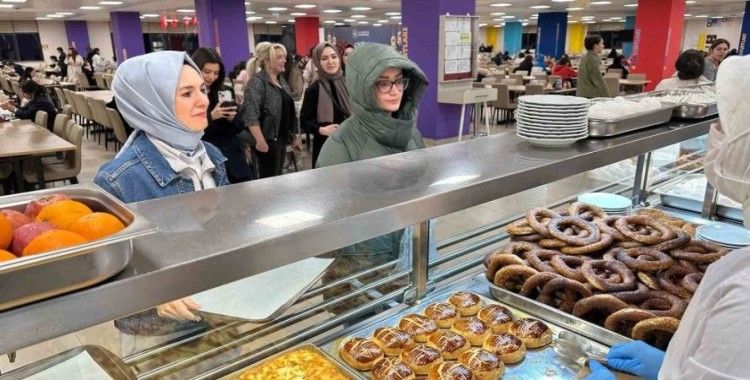 Bakan Göktaş, başkentte KYK yurdundaki kız öğrencilerle sahur yaptı
