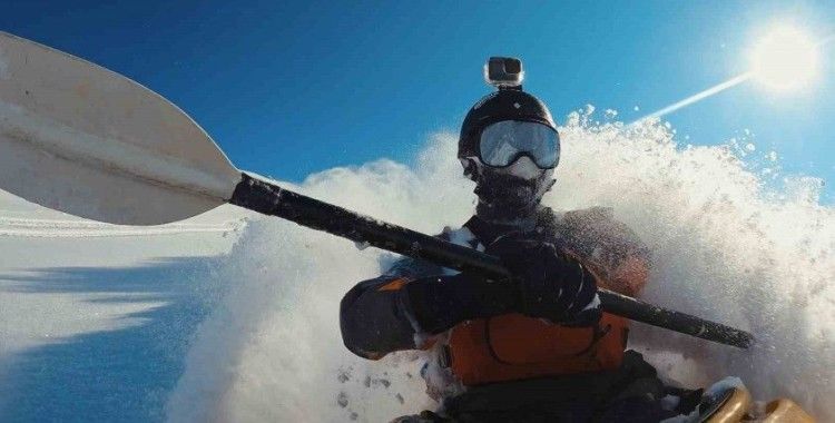 3258 metrelik Ergan Dağı zirvesinden kano ile indi
