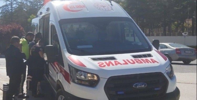 İşçi servisten inen kişiye motosiklet çarptı
