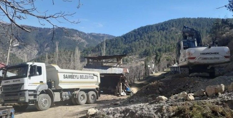 Saimbeyli’de yol bakım ve genişletme çalışmaları
