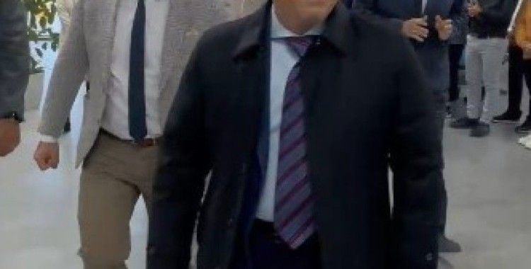 Başkan Ünlü, alkışlarla karşılandı
