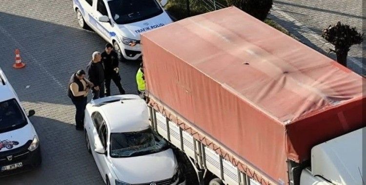 Otomobil kamyona arkadan çarptı: 1 yaralı
