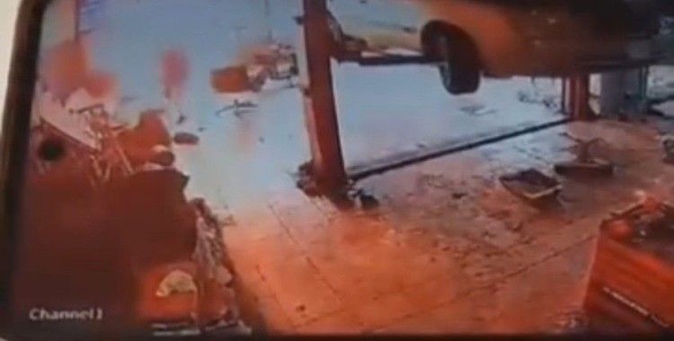 Sobaya benzin döktü, parlayan alevden son anda kurtuldu... O anlar kamerada
