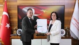 Binlerce bebeğin doğumunda yardımcı olan ebeye Sağlık Bakanlığı’ndan teşekkür belgesi
