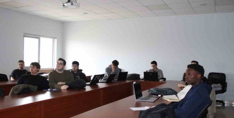 Yapay zekanın robotik sistemlere entegrasyonu bu etkinlikte konuşuldu
