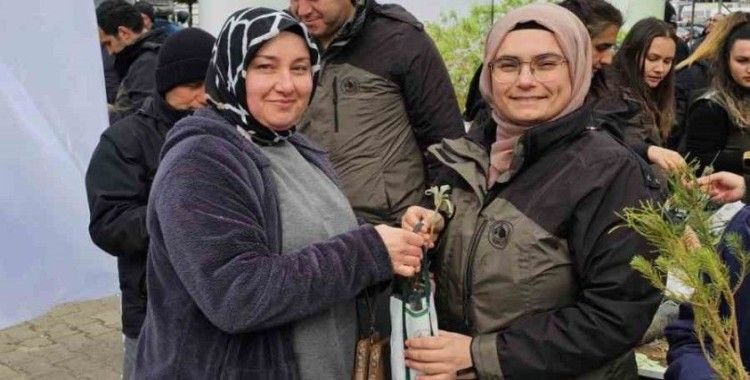 Bayramiç’te 1450 fidan dağıtıldı
