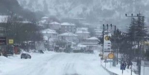 Kar ve tipi nedeniyle Sertavul geçidi ulaşıma kapatıldı
