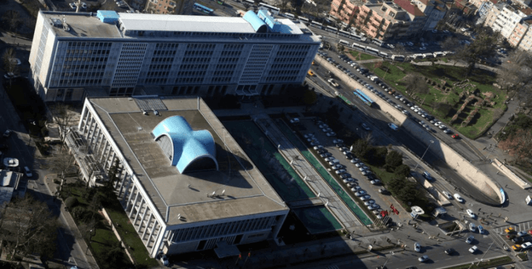 İBB'deki yolsuzluk ve terör soruşturmalarında gözaltına alınanların ifade işlemleri sürüyor