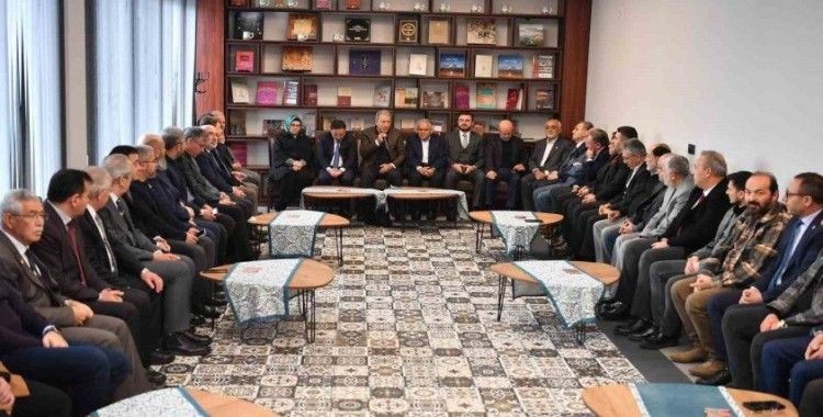 Akar ve Büyükkılıç’tan kanaat önderleriyle eğitim istişaresi
